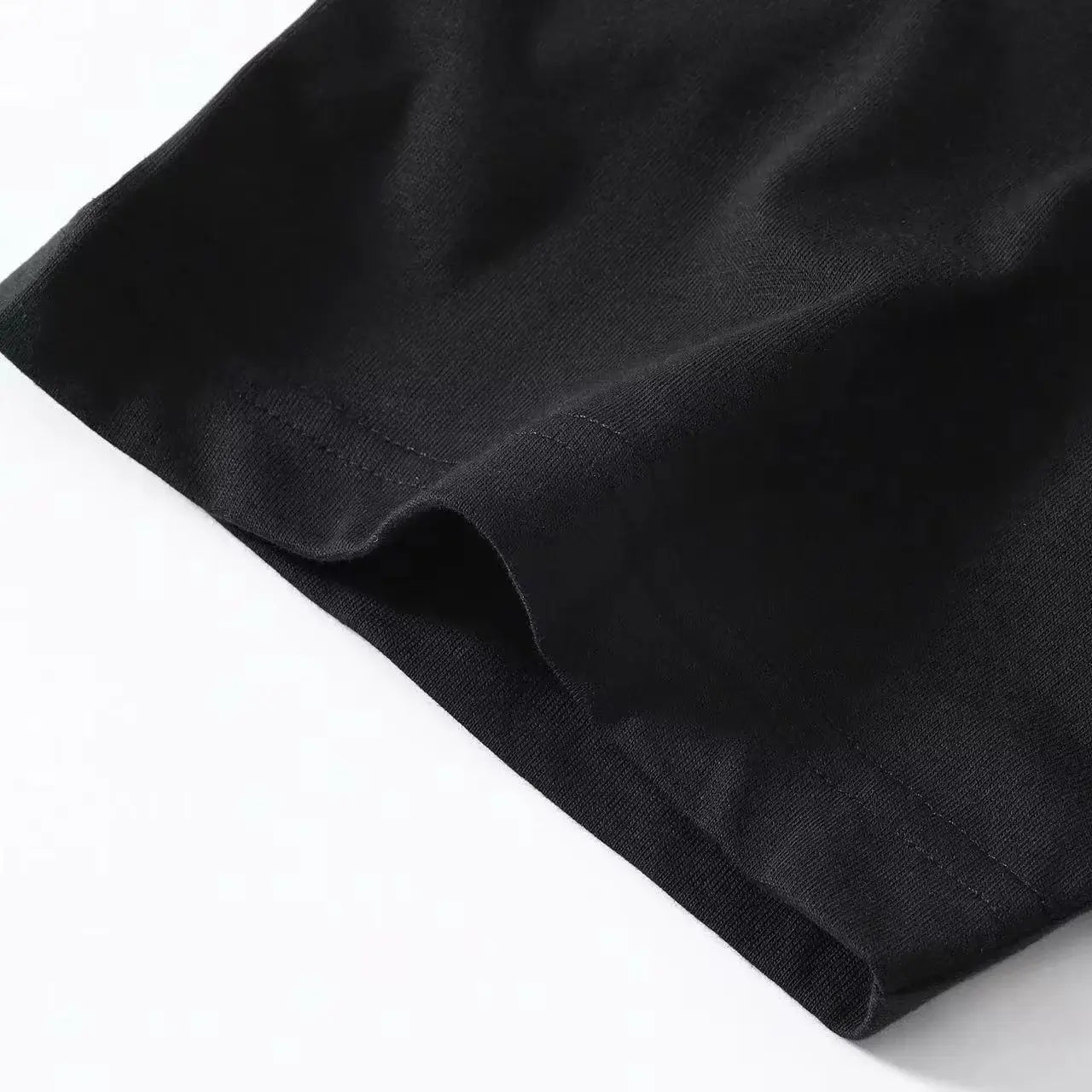 A retro, oversized One Piece Shanks Summer T-shirt in comfortable cotton, suitable for men and women's street and leisure wear.